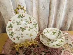 【WEDGWOOD】黒壺ワイルドストロベリー トリオ