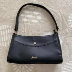 Feroux ブラック ハンドバッグ