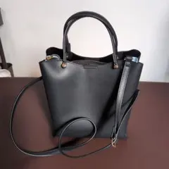 黒い合成皮革トートバッグ