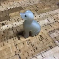 犬型置物 淡い緑色 手のひらサイズ