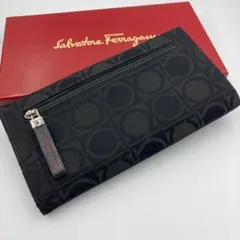！極美品！　フェラガモ　長財布　ブラックのサムネイル
