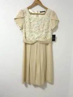 ベージュドレス　結婚式お呼ばれドレス　タグ付き