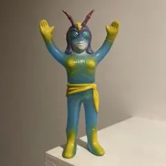 メディコム・トイ×東映レトロソフビ 仮面ライダー ハチ女 蜂女 - メルカリ
