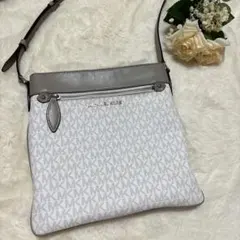 マイケルコース　MICHAEL KORS　メッセンジャー　ショルダーバッグ