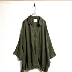 レディーストップス　オリーブ色 Vネック シャツ４Ｌ　ゆったり　大きいサイズ