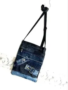 usedデニムリメイクのサコッシュ　ファスナーポケット付き　ハンドメイド