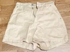 ベージュショートパンツ