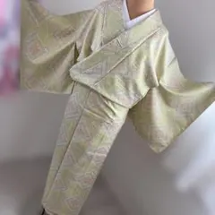 新品　本場大島紬　希少色　花菱文様　淡いライムグリーン　モダン　オシャレ