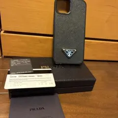 PRADA SAFFIANO TRIANG ケース　　iPhone13のサムネイル