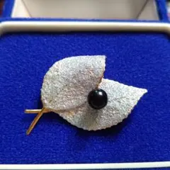 リーフ型ブローチ☆シルバー黒パール
