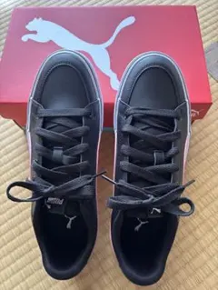 PUMA ブラック/ピンク ローカットスニーカー