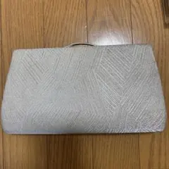 シルバー クラッチバッグ チェーンストラップ付き