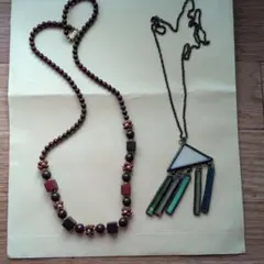 ビーズと幾何学的デザインのネックレスセット