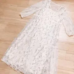 ウィルセレクション 透かしレース＆フラワープリントワンピース 美品のサムネイル