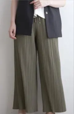 ikka プリーツワイドパンツ カーキ Lサイズ　タイムセール❣️