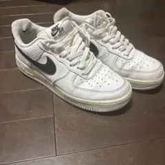 Nike Air Force 1 ホワイト ブラックのサムネイル