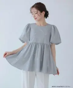 ま*ろ様 【完売品レア】fitmore フラワー柄リボンペプラムパフスリーブ
