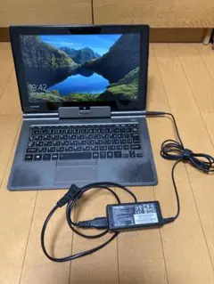 Toshiba 2-in-1タブレット本体　キーボード付