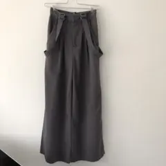 グレー サスペンダー付き ワイドパンツ