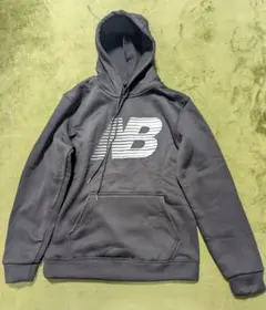 New Balance ブラックパーカとパンツセット 正規品のタグはありません