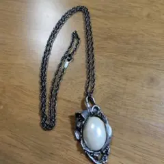 オーバル型パール調ペンダント ネックレス