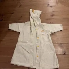 フード付きクリーム色カーディガン