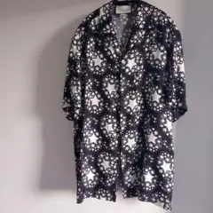 早い物勝ち⭐︎GUCCI☆シルク100%　星柄シャツ☆メンズ&レディースのサムネイル