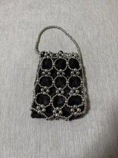 ビーズ装飾の黒いパーティーバッグ