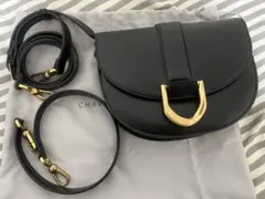 CHARLES & KEITH ガビーヌ サドルバッグ