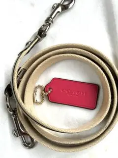 今月末までの値段✨COACH コ一チベージュ ショルダーストラップ✨チャ一ム✨