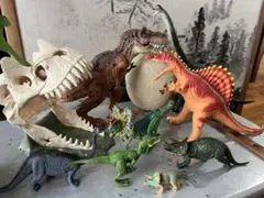 恐竜の頭骨模型とフィギュアセット 恐竜フィギュア