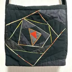 ハンドメイド　パッチワーク幾何学模様刺繍の黒ポショルダーバッグ
