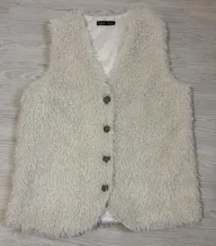 ホワイトファーベスト ボタン付き