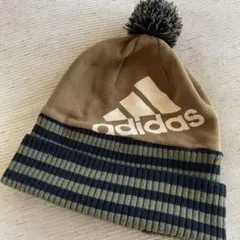adidas ニット帽 ポンポン付き