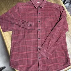 赤と黒のチェックネルシャツ