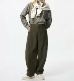 ユニクロ　ジャージーバレルレッグパンツ　オリーブ　L