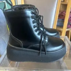 ブラック プラットフォームブーツ