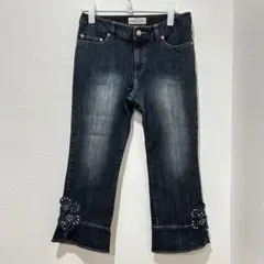 【美品】ギャラリービスコンティ(2) デニムパンツ クロップド 花、ハート装飾のサムネイル