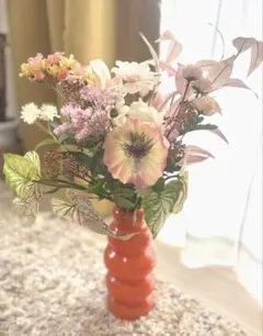 黒い花瓶と人工花のアレンジ - メルカリ