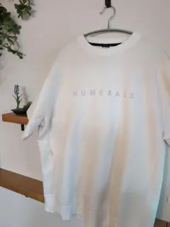 NUMERALS　白シャツ