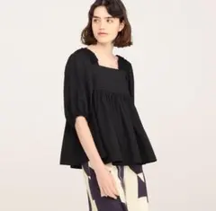 ジャガードシャーリングパフスリーブブラウス