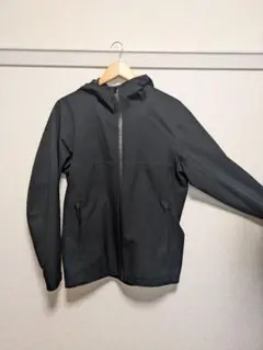 ユニクロ ブロックテックパーカー黒 M