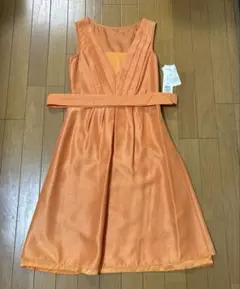 ロートレアモン オレンジ色 Vネック Aラインドレス 新着タグ付き 