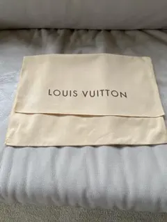 用途自在　ルィビトン　ロゴ入り布袋　　　＆　PRADA 、シャネル巾着袋