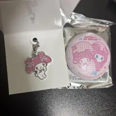 TWICE LOVERYS サンリオ キーホルダーチャーム 缶バッジ モモ