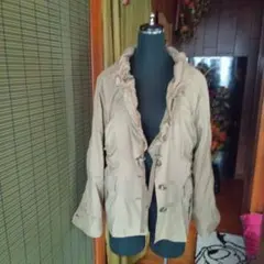 フリル付きベージュカーキ色少し大きい