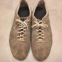 ベージュ スニーカー