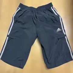 adidas ブラック ショートパンツ