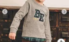 BeBe グレー　長袖Tシャツ カレッジロゴパッチ裾レイヤードトレーナー　ベベ