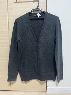 グレー カーディガン